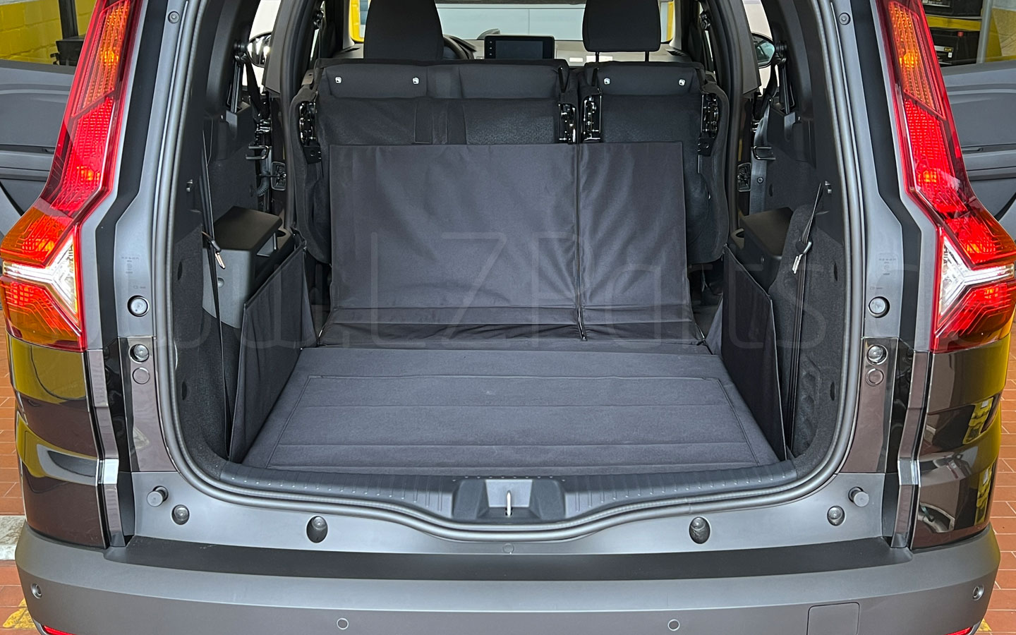 Premium Kofferraumwanne für Dacia Jogger - Auto Ausstattung Shop